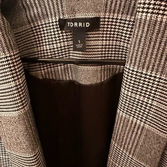 - Torrid Houndstooth Plaid Blazer Gray Black Open Front Size 1 1X - Picture 3 of 3